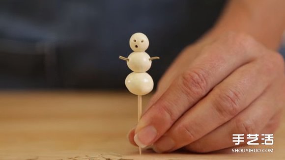 高腳玻璃杯DIY手工制作浪漫雪景造型杯的方法 -  itrip.net.cn