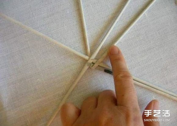 廢舊報紙編球的方法 編織球用報紙DIY制作 -  itrip.net.cn