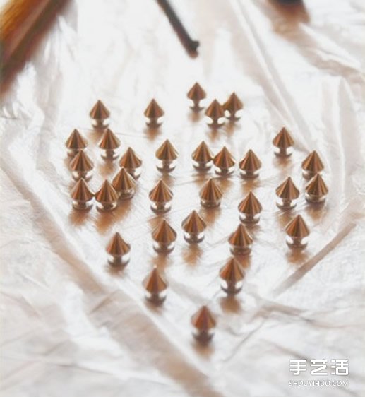 舊牛仔外套手工改造DIY教程 立馬穿出朋克風(fēng) -  itrip.net.cn