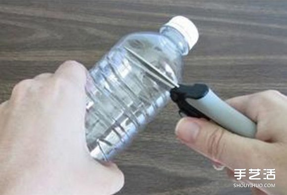幼兒園花朵制作方法 礦泉水瓶做花朵的步驟圖 -  itrip.net.cn