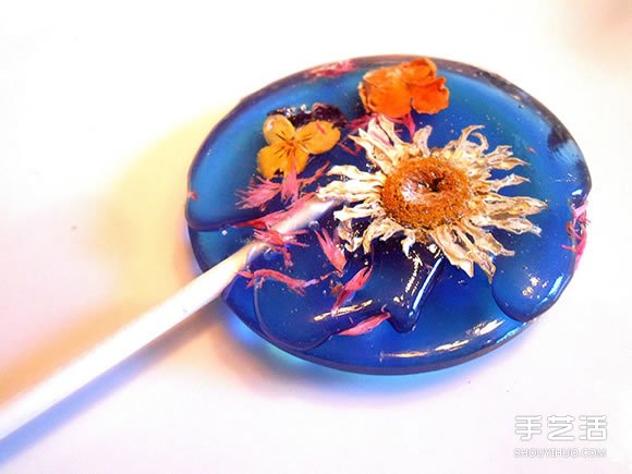 把花瓣藏進(jìn)棒棒糖里 賞心悅目的花朵甜點DIY -  itrip.net.cn