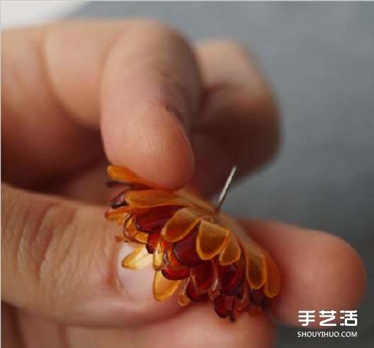 塑料花怎么做 美麗的塑料花頭繩DIY手工制作 -  itrip.net.cn