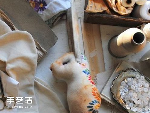 英國(guó)男子“女紅”作品 廢舊布料縫制出的動(dòng)物 -  itrip.net.cn