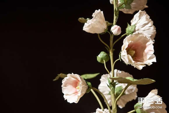 優(yōu)雅素麗的瓷花雕塑 展現(xiàn)奼紫嫣紅的花花世界 -  itrip.net.cn
