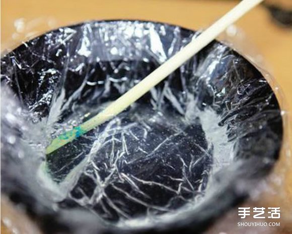 鐵盒子變廢為寶 用超輕粘土制作出迷你池塘 -  itrip.net.cn