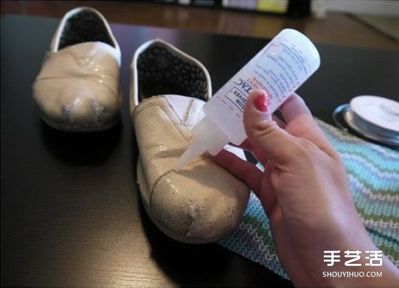 舊鞋子裝飾改造方法 DIY舊鞋子的步驟教程 -  itrip.net.cn