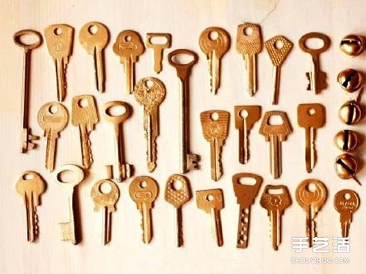 廢棄鑰匙DIY風(fēng)鈴的教程 鑰匙風(fēng)鈴串珠制作方法 -  itrip.net.cn