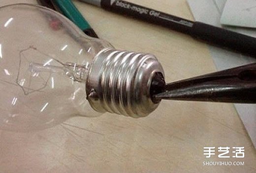 廢燈泡創(chuàng)意DIY 制作迷你多肉植物盆景的教程 -  itrip.net.cn
