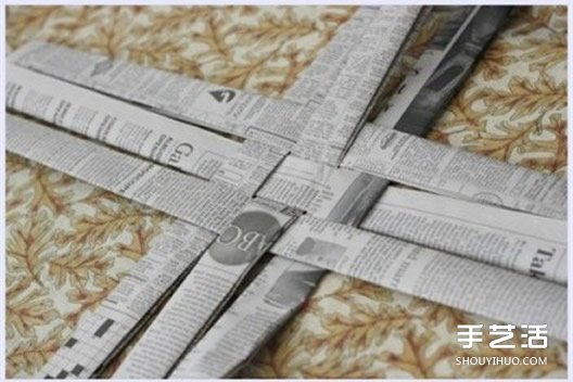 廢舊報(bào)紙編織筐制作圖解 用報(bào)紙編收納筐的方法 -  itrip.net.cn