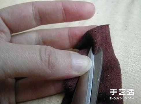 舊T恤編織地毯的方法步驟 漂亮的圓形地毯DIY -  itrip.net.cn