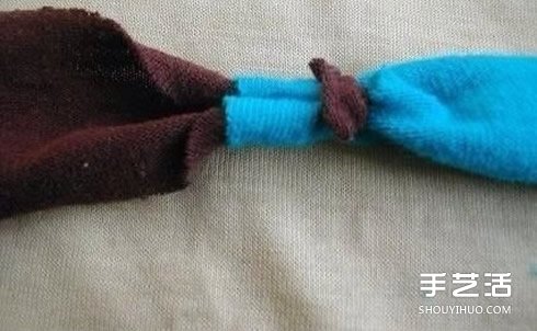 舊T恤編織地毯的方法步驟 漂亮的圓形地毯DIY -  itrip.net.cn