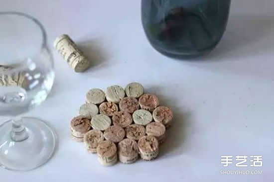 紅酒瓶塞廢物利用手工制作杯墊餐盤墊的方法 -  itrip.net.cn