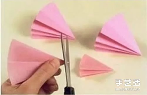 蓮花燭臺的制作方法 剪紙制作蓮花燭臺圖解 -  itrip.net.cn