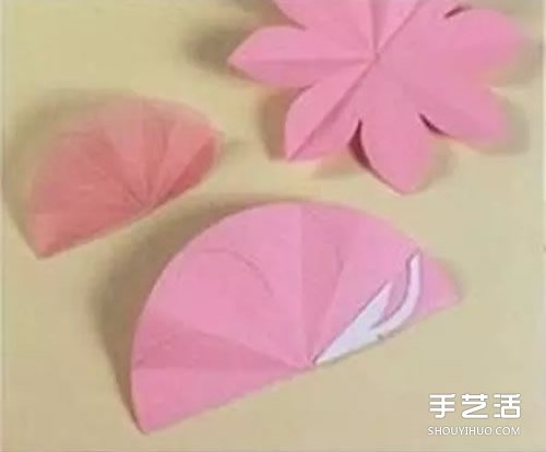 蓮花燭臺的制作方法 剪紙制作蓮花燭臺圖解 -  itrip.net.cn