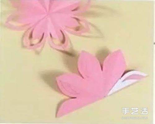 蓮花燭臺的制作方法 剪紙制作蓮花燭臺圖解 -  itrip.net.cn