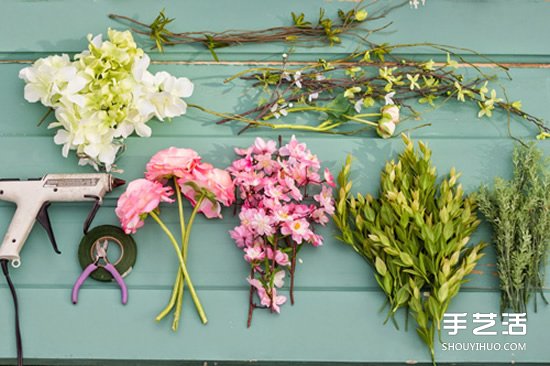 新娘鮮花花環(huán)制作方法 鮮花頭飾花環(huán)DIY教程 -  itrip.net.cn