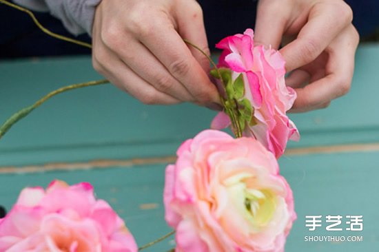 新娘鮮花花環(huán)制作方法 鮮花頭飾花環(huán)DIY教程 -  itrip.net.cn