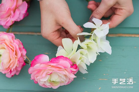 新娘鮮花花環(huán)制作方法 鮮花頭飾花環(huán)DIY教程 -  itrip.net.cn
