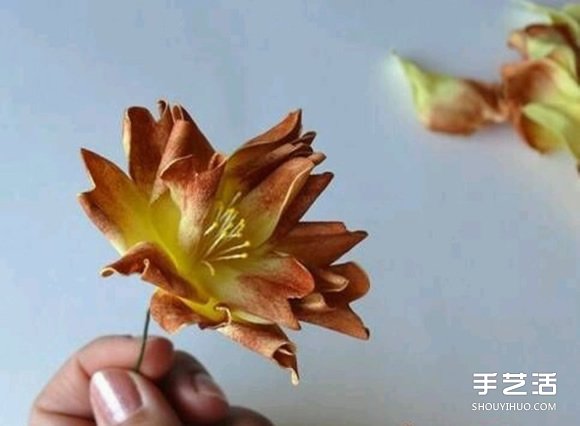 如何用海綿紙做花 海綿紙制作花朵的詳細步驟 -  itrip.net.cn