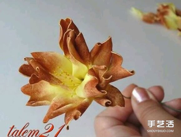 如何用海綿紙做花 海綿紙制作花朵的詳細步驟 -  itrip.net.cn