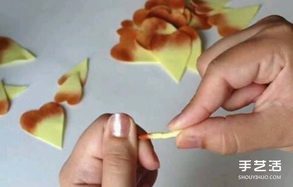 如何用海綿紙做花 海綿紙制作花朵的詳細步驟 -  itrip.net.cn
