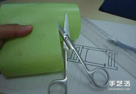 洗潔精瓶子廢物利用DIY制作迷你椅子模型 -  itrip.net.cn