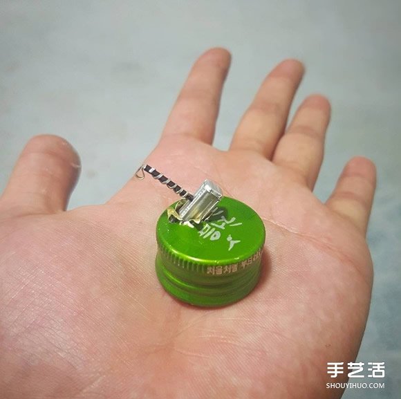 瓶蓋鋼鐵俠手工制作 手超巧的金屬瓶蓋DIY -  itrip.net.cn