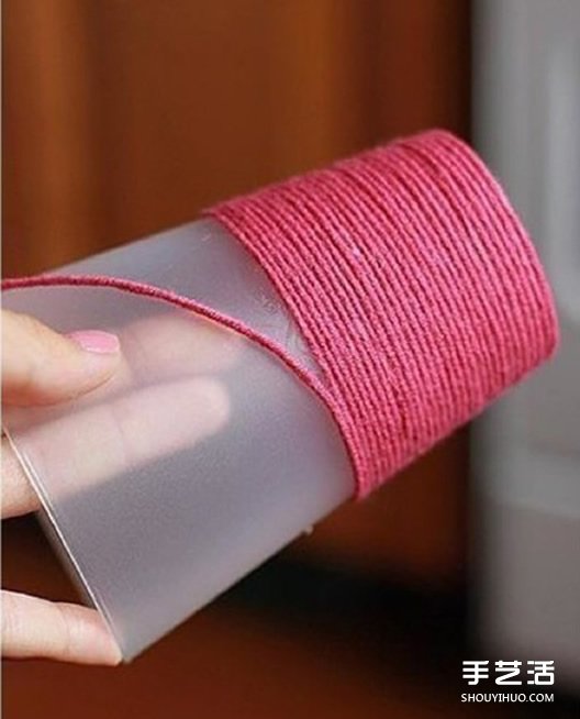 毛線纏繞杯子改造小制作 塑料杯子改造教程 -  itrip.net.cn