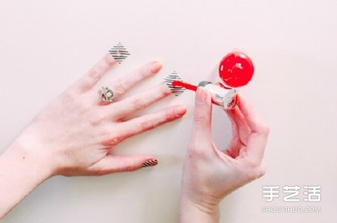 招桃花的小清新美甲DIY 可愛(ài)桃花美甲圖片教程 -  itrip.net.cn