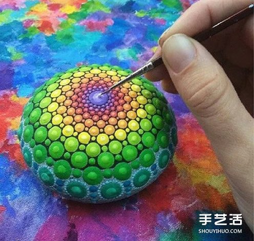 鵝卵石彩繪藝術(shù) 帶有民族風(fēng)情的石頭畫藝術(shù)品 -  itrip.net.cn