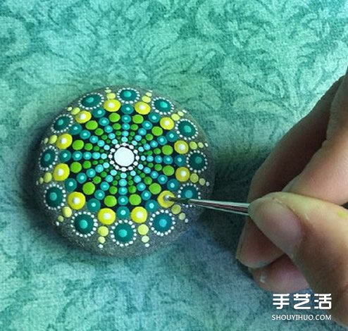 鵝卵石彩繪藝術(shù) 帶有民族風(fēng)情的石頭畫藝術(shù)品 -  itrip.net.cn