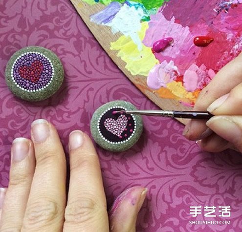鵝卵石彩繪藝術(shù) 帶有民族風(fēng)情的石頭畫藝術(shù)品 -  itrip.net.cn
