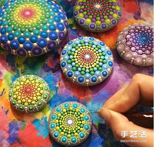 鵝卵石彩繪藝術(shù) 帶有民族風(fēng)情的石頭畫藝術(shù)品 -  itrip.net.cn