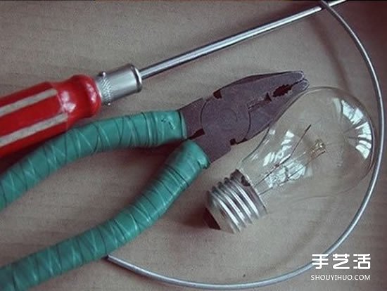 廢舊燈泡制作花盆 DIY迷你盆景的方法步驟 -  itrip.net.cn