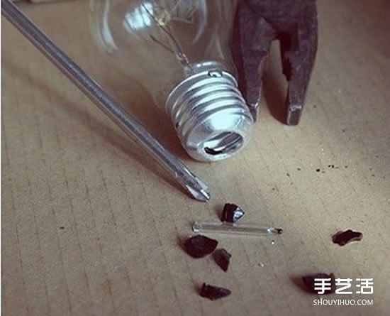 廢舊燈泡制作花盆 DIY迷你盆景的方法步驟 -  itrip.net.cn