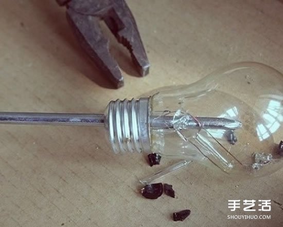 廢舊燈泡制作花盆 DIY迷你盆景的方法步驟 -  itrip.net.cn
