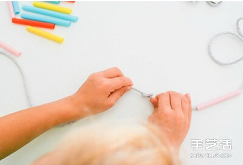 幼兒吸管手工制作 做出節(jié)日里漂亮的多彩裝飾 -  itrip.net.cn
