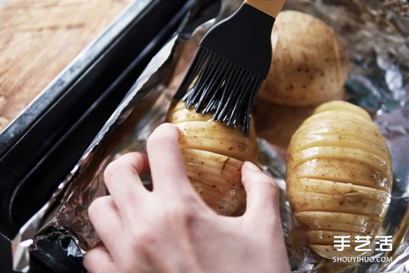 簡易派對(duì)料理菜譜 焗烤手風(fēng)琴馬鈴薯的做法 -  itrip.net.cn