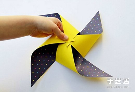 手工折紙風(fēng)車圖解教程 簡(jiǎn)單幼兒風(fēng)車制作過程 -  itrip.net.cn
