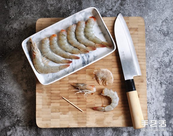 喝著冰啤酒 再來個(gè)香酥炸蝦配芒果甜辣醬料理 -  itrip.net.cn