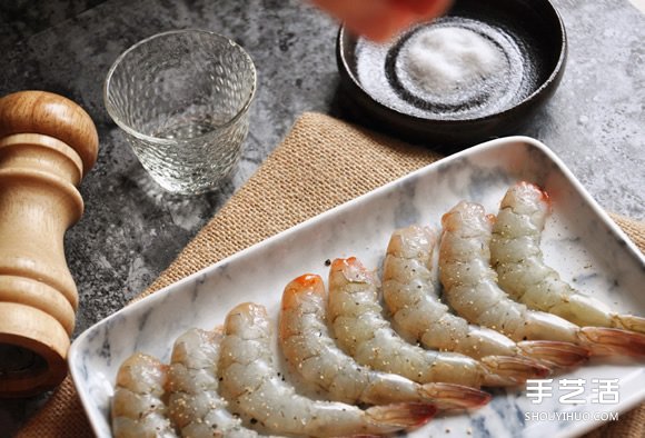 喝著冰啤酒 再來個(gè)香酥炸蝦配芒果甜辣醬料理 -  itrip.net.cn