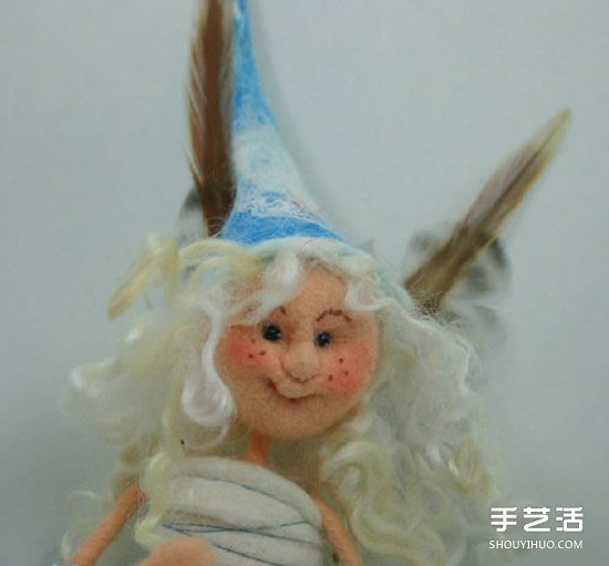 卡通風格的手工羊毛氈女孩人偶作品圖片 -  itrip.net.cn
