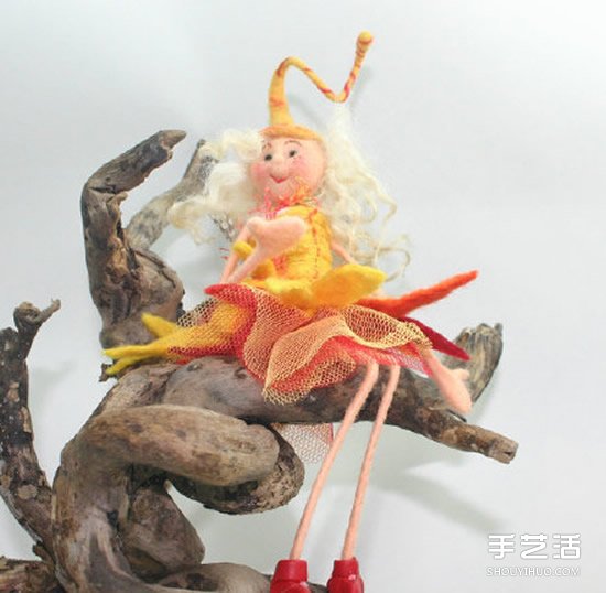 卡通風格的手工羊毛氈女孩人偶作品圖片 -  itrip.net.cn