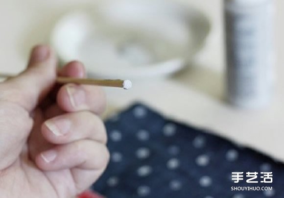 自制波點(diǎn)牛仔褲教程 舊牛仔褲改造波點(diǎn)款DIY -  itrip.net.cn