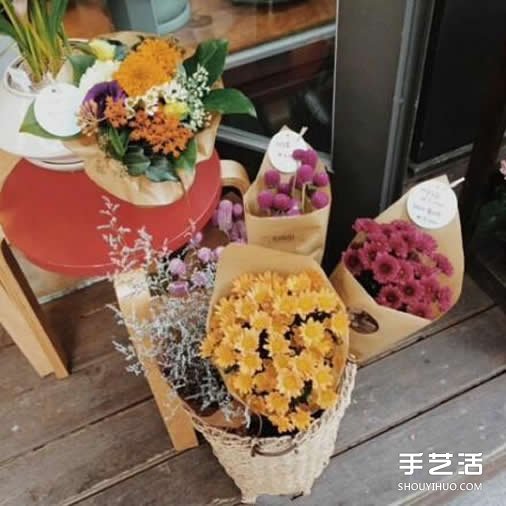 牛皮紙包花束圖解 用牛皮紙包花的方法圖片 -  itrip.net.cn
