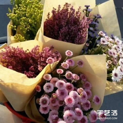 牛皮紙包花束圖解 用牛皮紙包花的方法圖片 -  itrip.net.cn