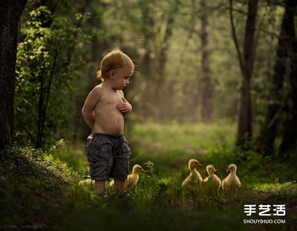 可愛小男孩跟動(dòng)物們的溫馨攝影作品欣賞 -  itrip.net.cn
