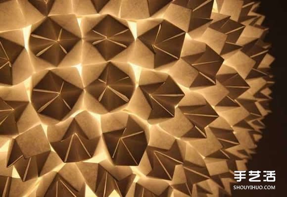 用數(shù)百個(gè)“東南西北”制作的折紙吊燈燈罩 -  itrip.net.cn