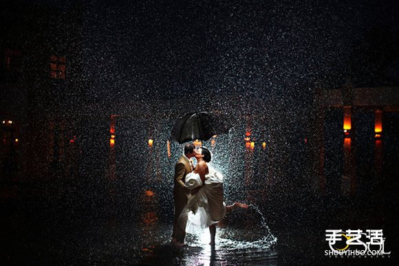 透過(guò)水滴看見(jiàn)幸福 雨中婚紗照拍出熾熱愛(ài)情 -  itrip.net.cn
