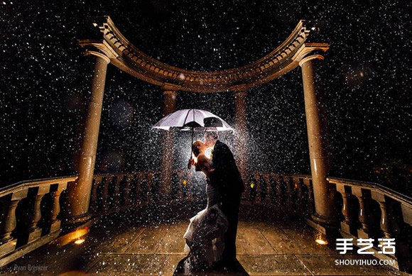 透過(guò)水滴看見(jiàn)幸福 雨中婚紗照拍出熾熱愛(ài)情 -  itrip.net.cn